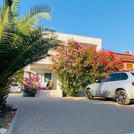 Mr. Hall Apartments Barbat na Rabu 外观 照片