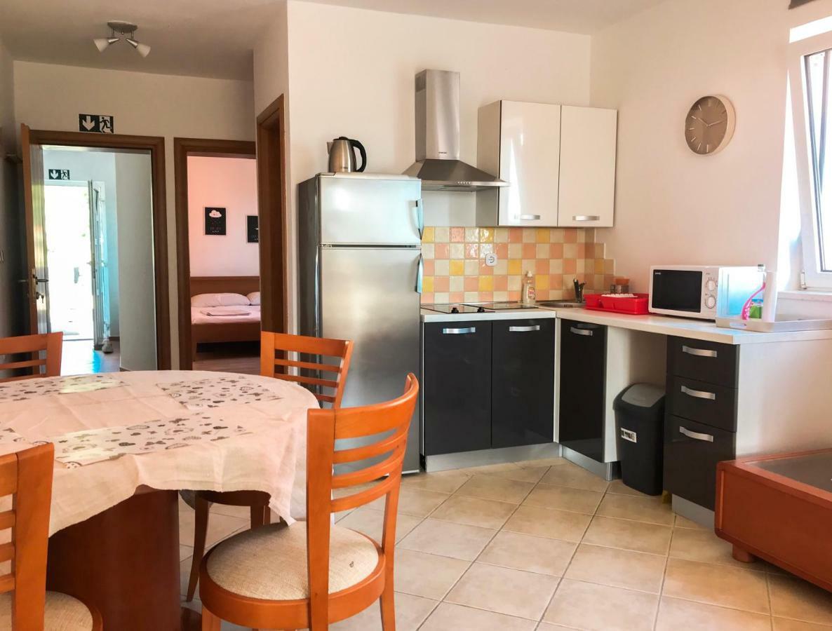 Mr. Hall Apartments Barbat na Rabu 外观 照片