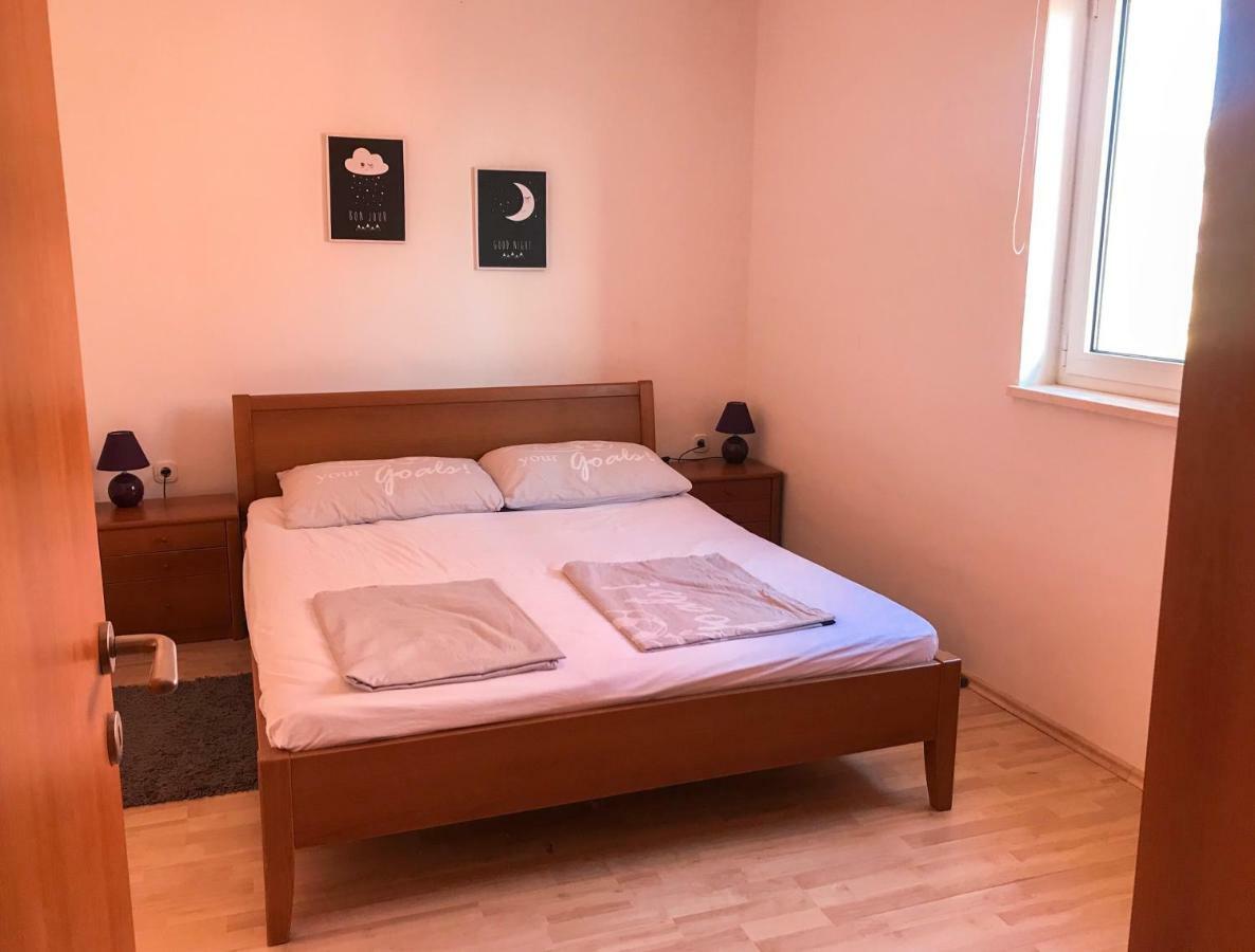 Mr. Hall Apartments Barbat na Rabu 外观 照片