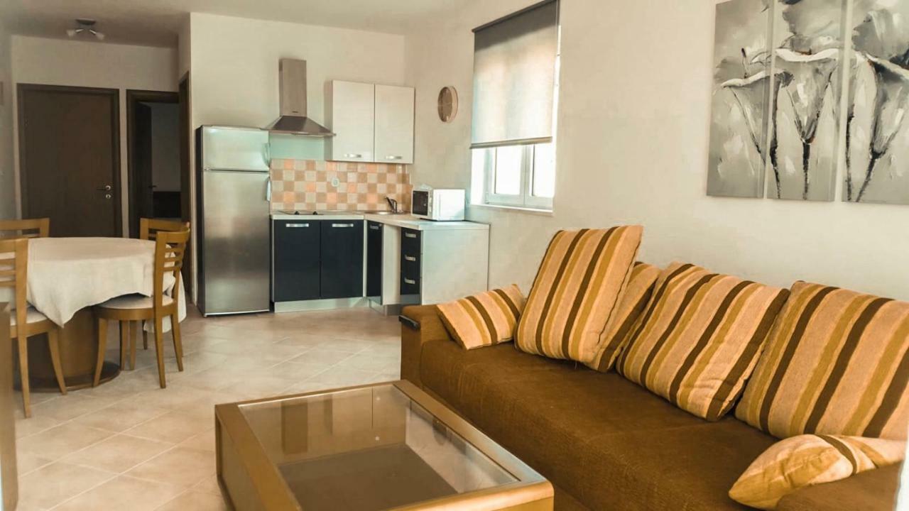 Mr. Hall Apartments Barbat na Rabu 外观 照片
